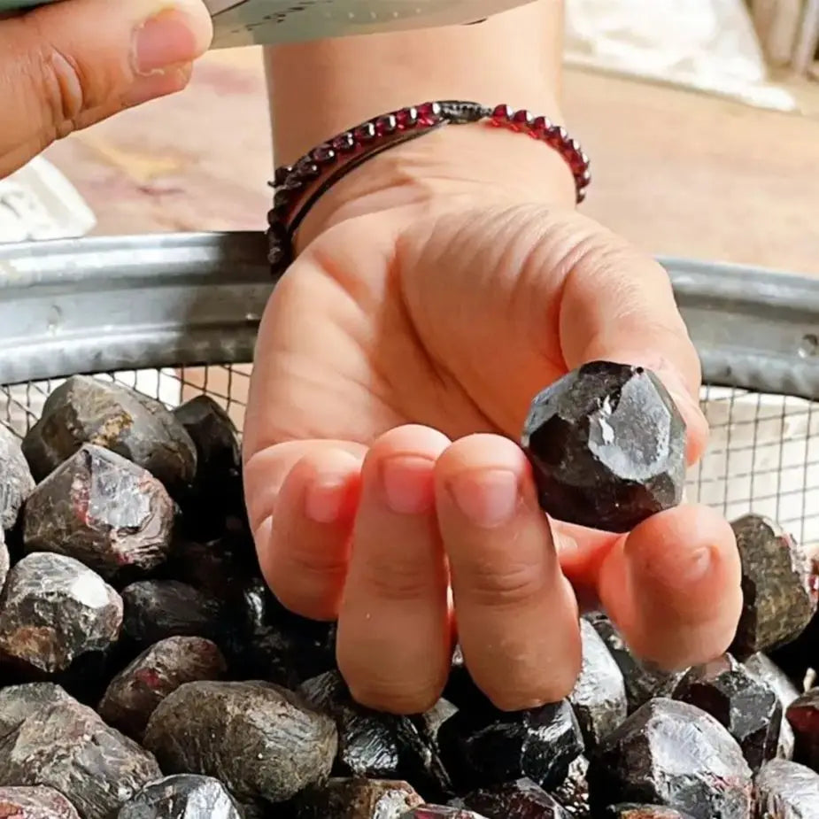 Natural Red Garnet Crystal Rough Stone Original Gemstone  Mineral Raw Stones Specimen Healing Minerals Spiritual Gift