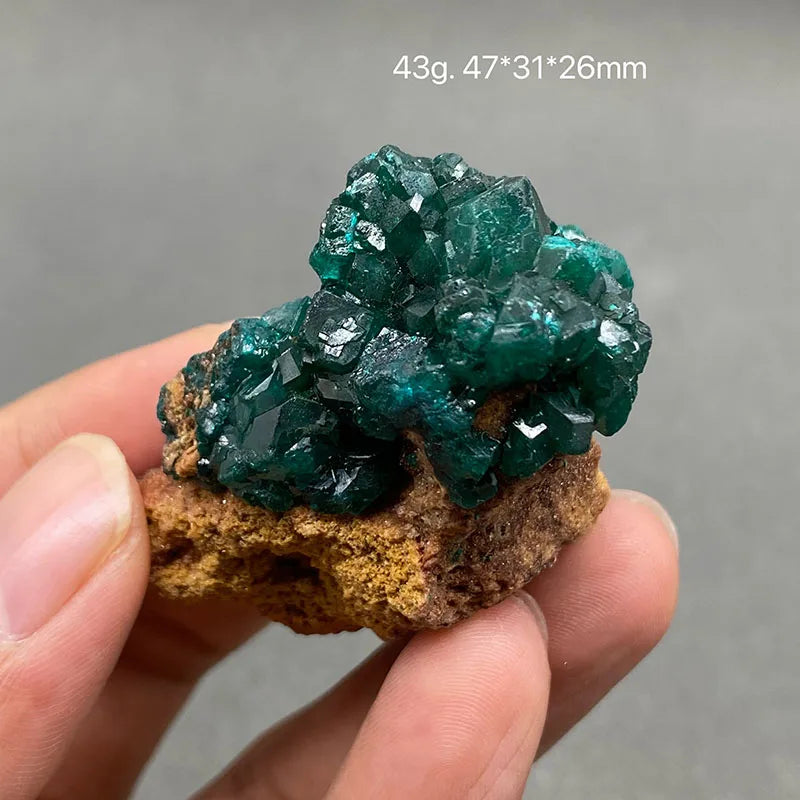 Piedras y cristales de cuarzo de dioptasa verde del Congo 100 % naturales