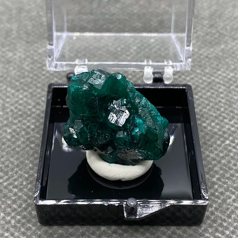 100% Natural Congo green Dioptase Mineral specimen stones and crystals quartz + box size:35*35*35mm