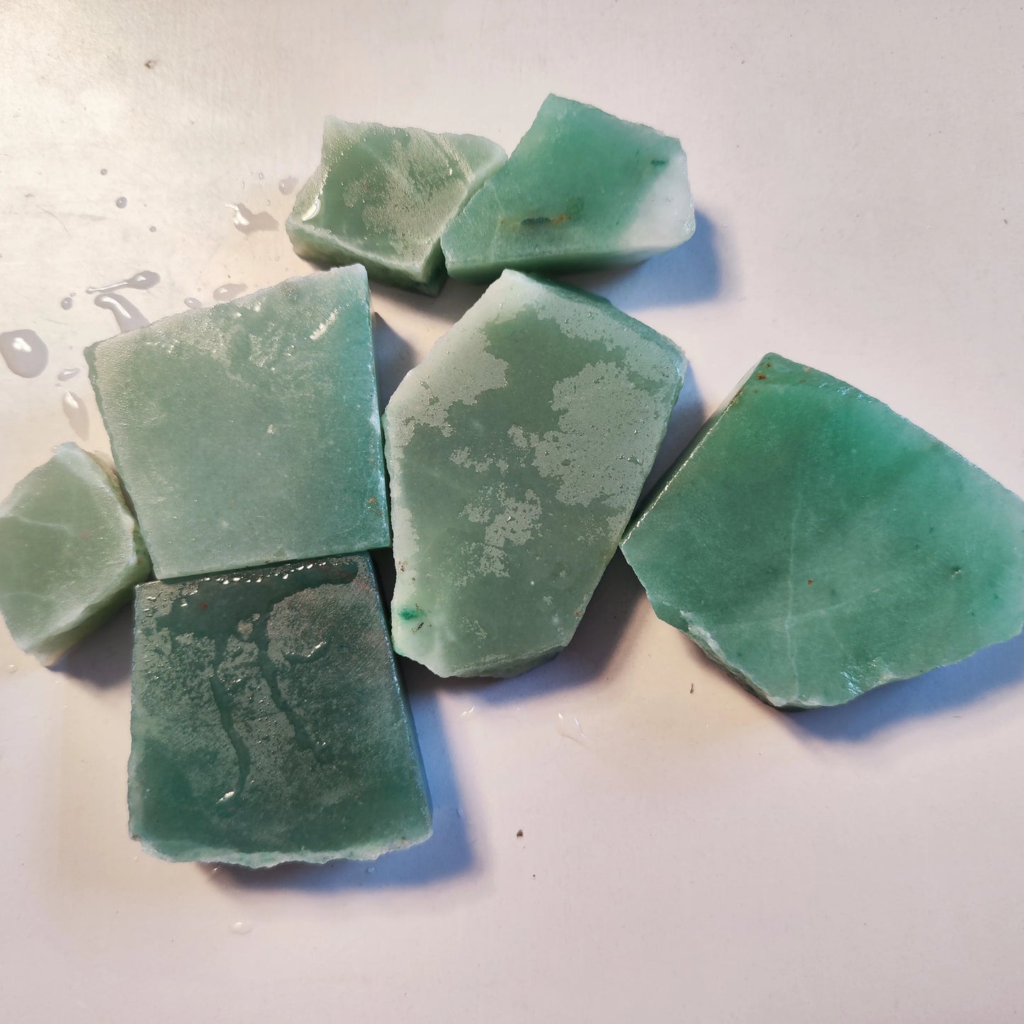 Natural Stone Green Aventurine Quartz Jade Stone Cutting Process Mineral Specimens Home Decoration Stone Energy Healing Crystal