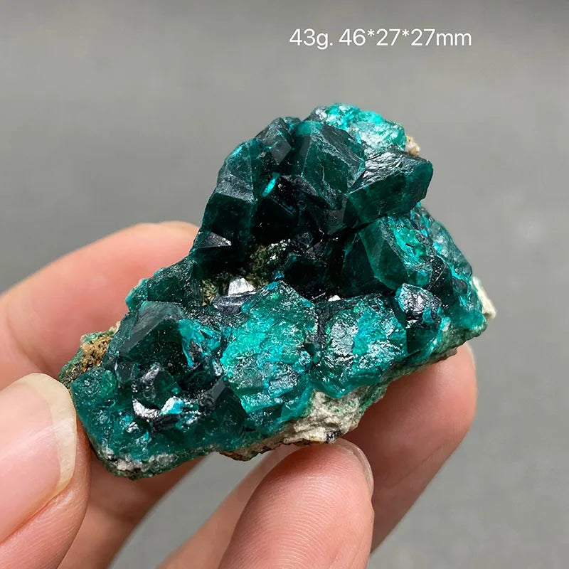 Piedras y cristales de cuarzo de dioptasa verde del Congo 100 % naturales