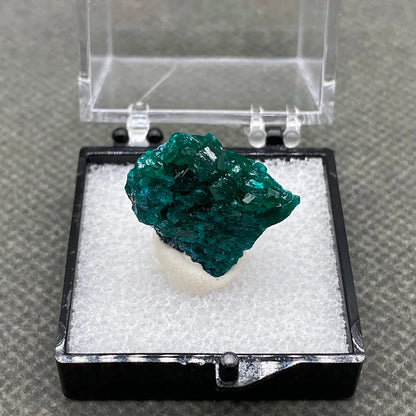 100% Natural Congo green Dioptase Mineral specimen stones and crystals quartz + box size:35*35*35mm