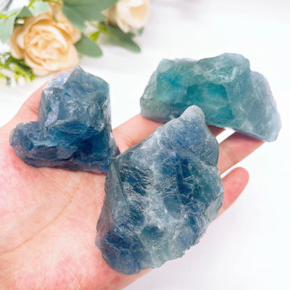 Piedra de fluorita azul y verde natural en bruto, espécimen mineral irregular, curación Reiki, decoración para el hogar y el acuario, regalo