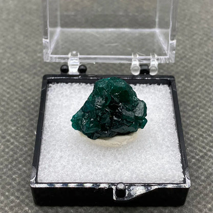 100% Natural Congo green Dioptase Mineral specimen stones and crystals quartz + box size:35*35*35mm