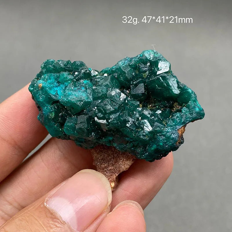 Piedras y cristales de cuarzo de dioptasa verde del Congo 100 % naturales