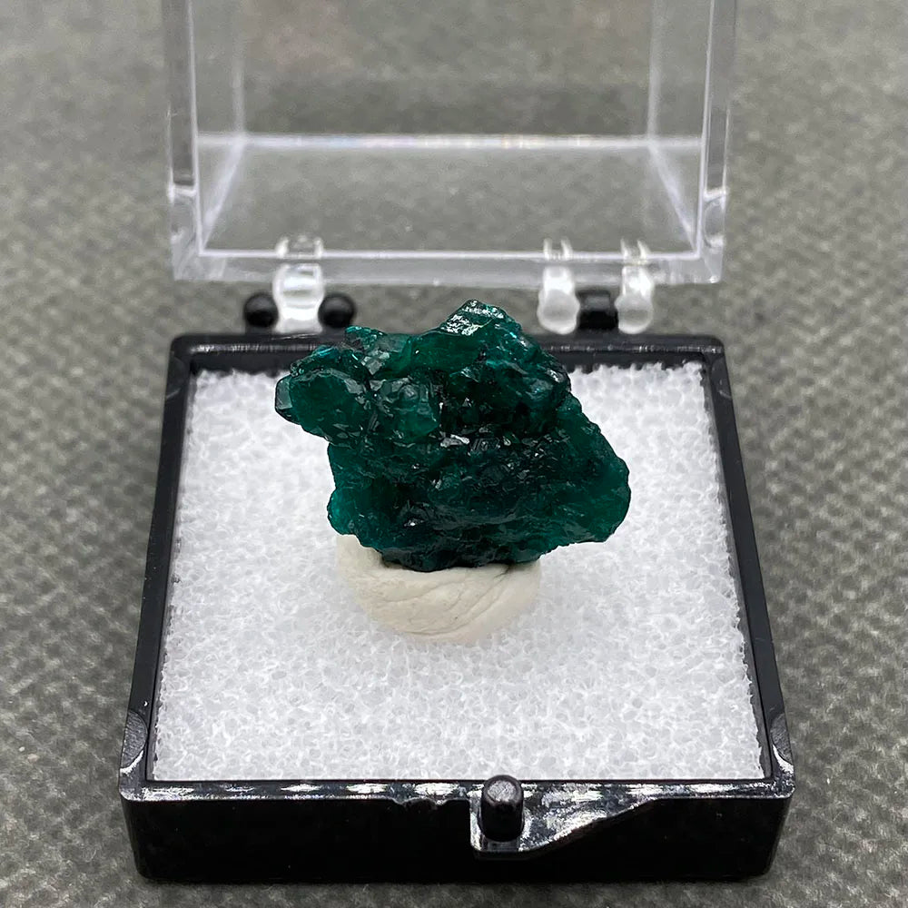 100% Natural Congo green Dioptase Mineral specimen stones and crystals quartz + box size:35*35*35mm