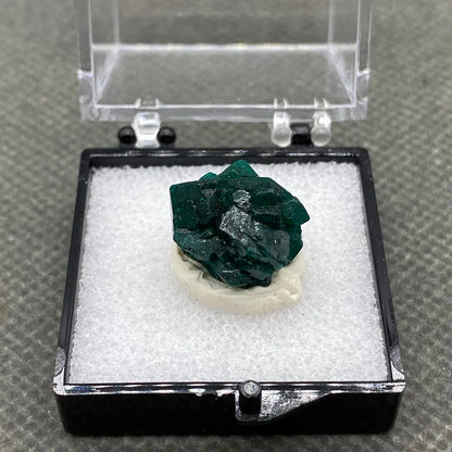 100% Natural Congo green Dioptase Mineral specimen stones and crystals quartz + box size:35*35*35mm