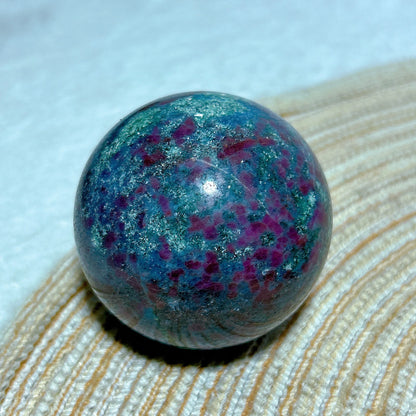 Esfera de fluorescencia UV con rubí, cianita, malaquita y cristales naturales curativos, piedras preciosas, energía mineral, decoraciones para el hogar, regalo