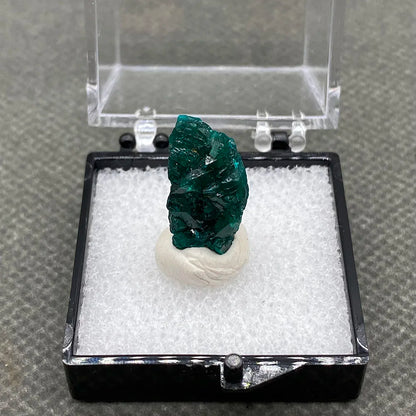 100% Natural Congo green Dioptase Mineral specimen stones and crystals quartz + box size:35*35*35mm