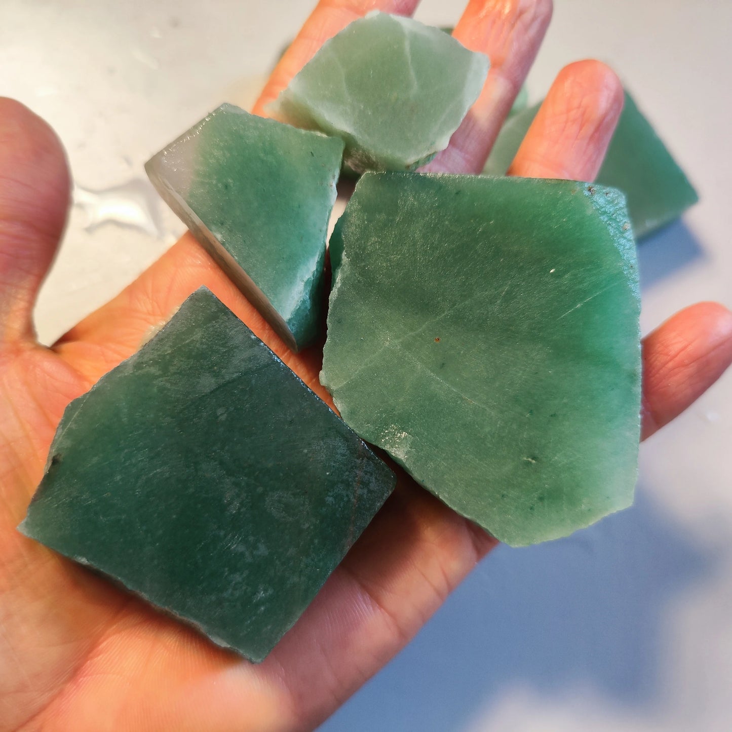 Natural Stone Green Aventurine Quartz Jade Stone Cutting Process Mineral Specimens Home Decoration Stone Energy Healing Crystal