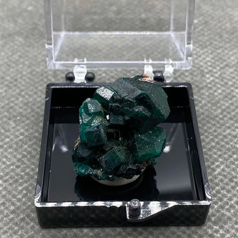 100% Natural Congo green Dioptase Mineral specimen stones and crystals quartz + box size:35*35*35mm