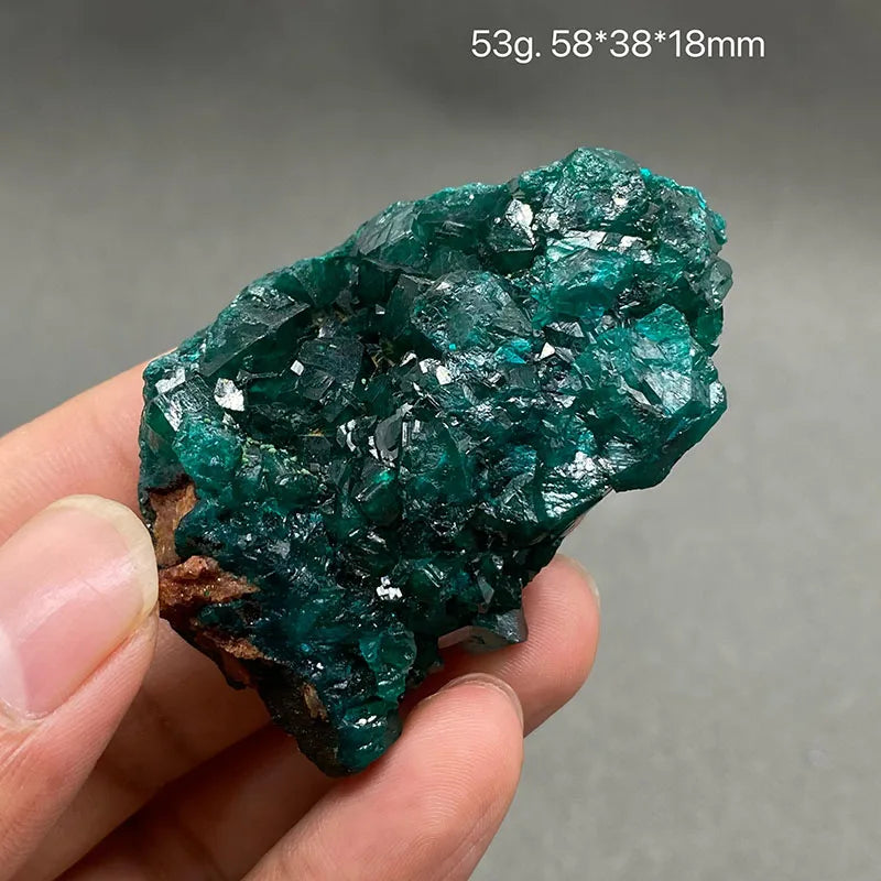 Piedras y cristales de cuarzo de dioptasa verde del Congo 100 % naturales