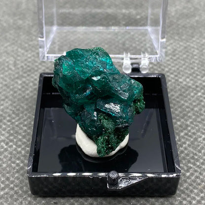 100% Natural Congo green Dioptase Mineral specimen stones and crystals quartz + box size:35*35*35mm