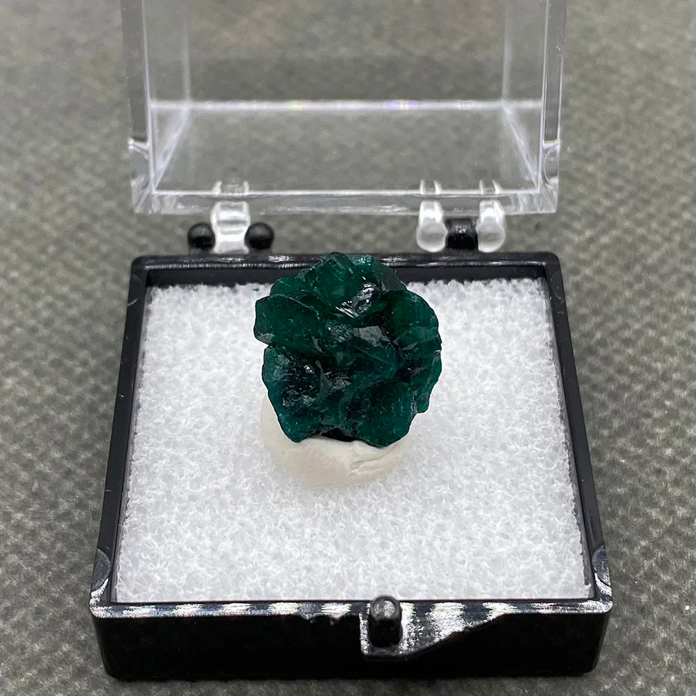 100% Natural Congo green Dioptase Mineral specimen stones and crystals quartz + box size:35*35*35mm