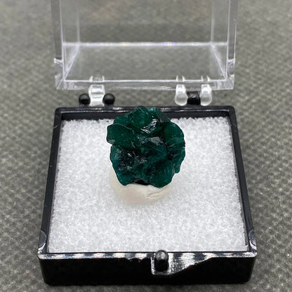 100% Natural Congo green Dioptase Mineral specimen stones and crystals quartz + box size:35*35*35mm