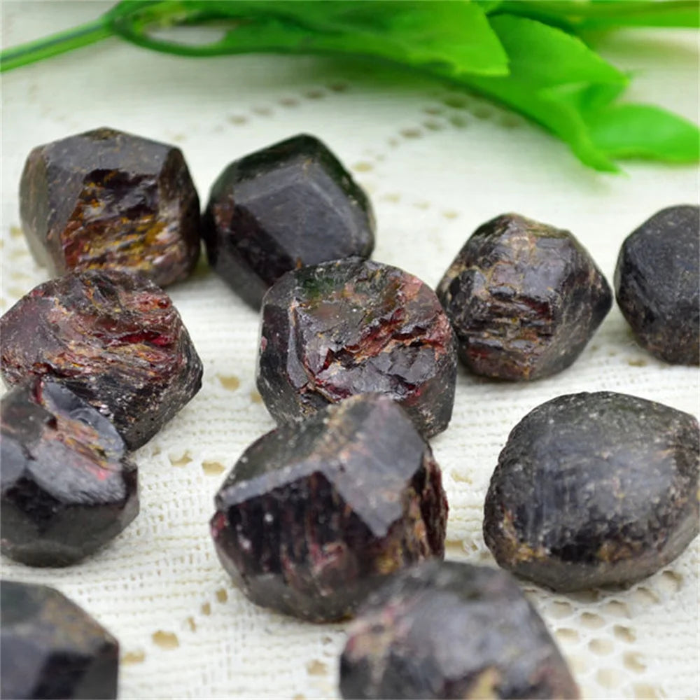 400g Red Garnet Ore Natural Original Healing Energy Stone Rough Quartz Crystal Mineral Specimens Jewelry Making Raw Gemstone