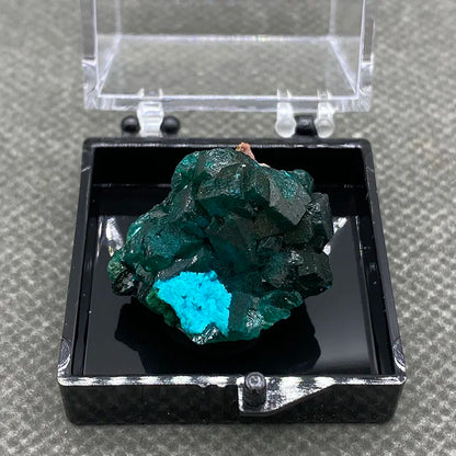 100% Natural Congo green Dioptase Mineral specimen stones and crystals quartz + box size:35*35*35mm