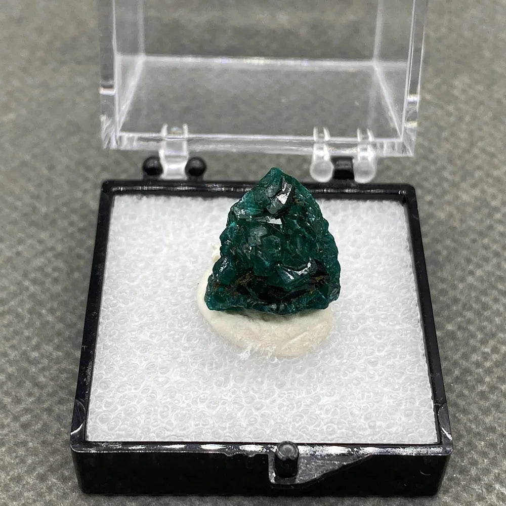 100% Natural Congo green Dioptase Mineral specimen stones and crystals quartz + box size:35*35*35mm