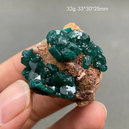 Piedras y cristales de cuarzo de dioptasa verde del Congo 100 % naturales