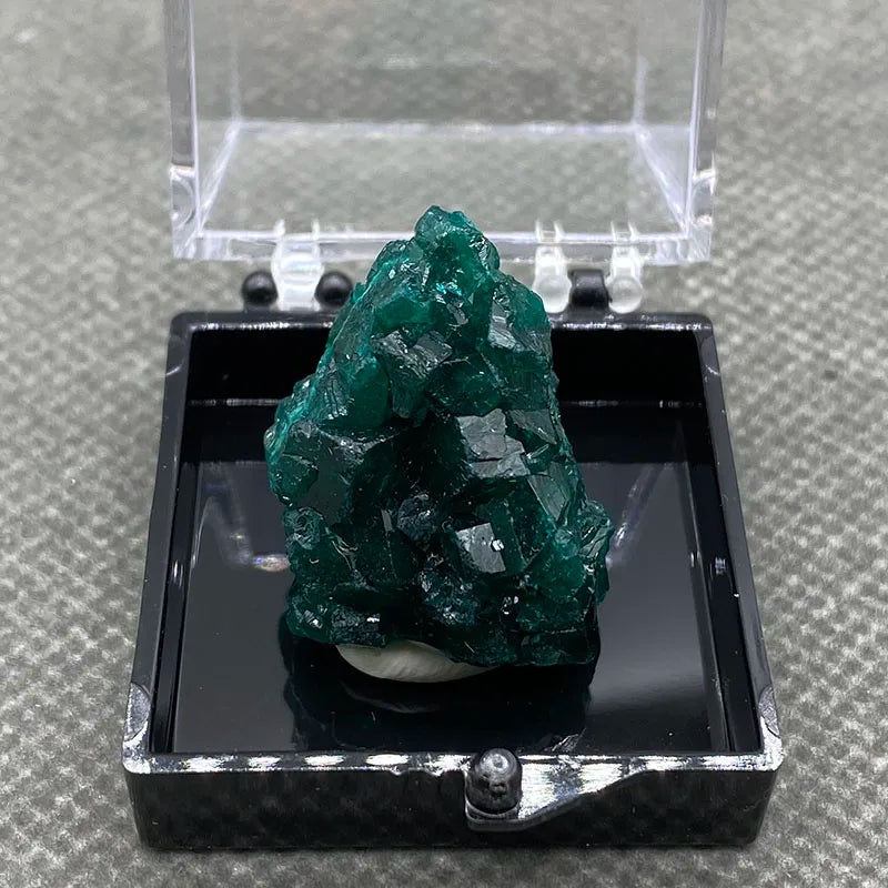 100% Natural Congo green Dioptase Mineral specimen stones and crystals quartz + box size:35*35*35mm