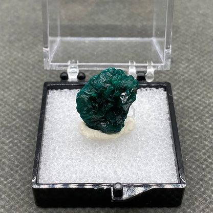 100% Natural Congo green Dioptase Mineral specimen stones and crystals quartz + box size:35*35*35mm