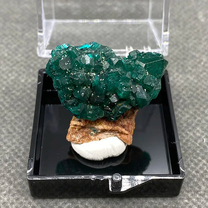 Piedras y cristales de cuarzo de dioptasa verde del Congo 100 % naturales + caja tamaño: 35 x 35 x 35 mm